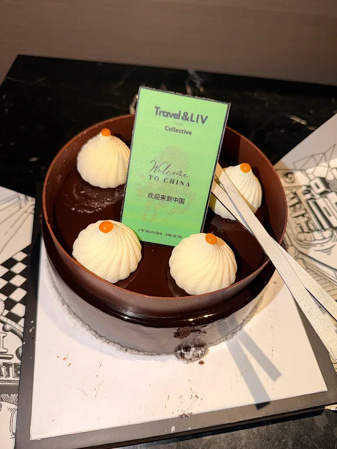 Curated VIP welcome dessert amenity and welcome card